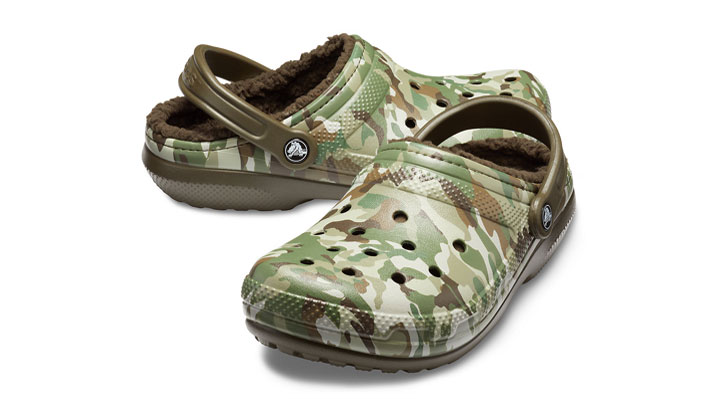 crocs dark camo green